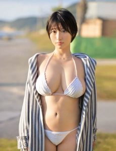 Nữ diễn viên JAV Momoka Akari