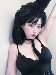 Nữ diễn viên JAV Momoka Akari
