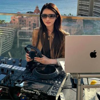 minami-aizawa-debut-voi-tu-cach-dj
