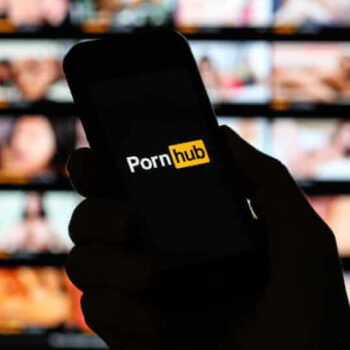 web-phim-khieu-dam-lon-nhat-the-gioi-bi-hacker-tong-tien